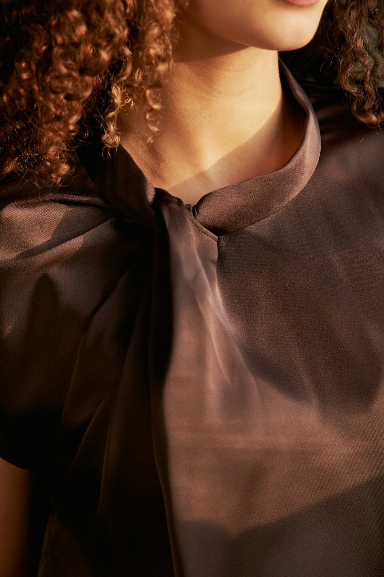 Fleur Drapy Satin bluse - Dark Brown